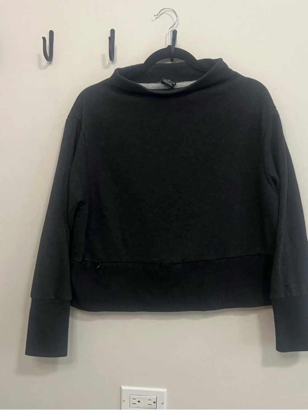 Nike Black Cropped Funnel Neck Hoodie Mock Neck Lounge Athleisure Workout Gym